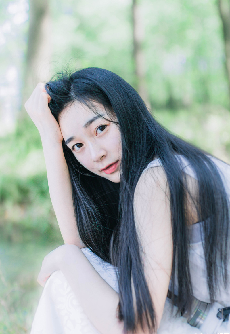 张任在府中来回踱步，咬了咬牙道：“再去打探。”